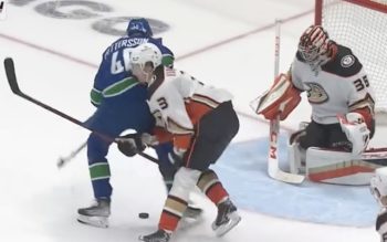 Canucks NHL Daily: Desperation Win, Neighbours Hot