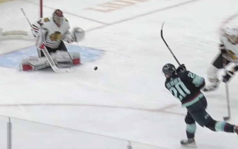 Read more about the article Kraken Lock Up 1st Wild Card, Whip Blackhawks 7-3