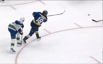 St. Louis Blues Hold Off Visiting Canucks, Win 2-1