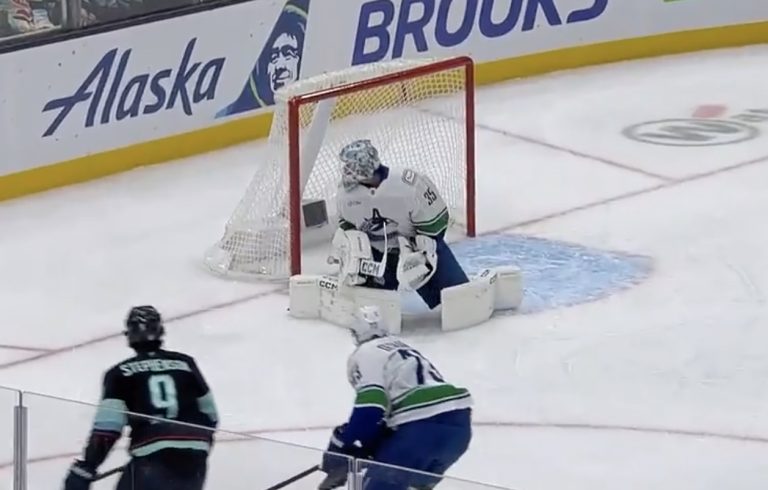 Read more about the article Canucks Demko Leaves Game In Seattle