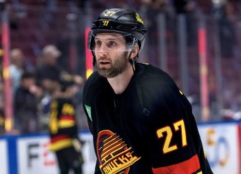 Canucks Re-Sign D-Man Forbort