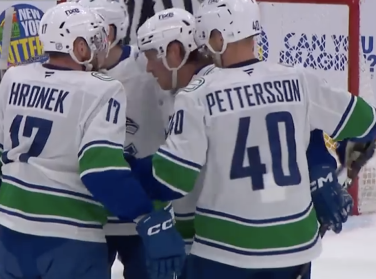 Canucks, Islanders